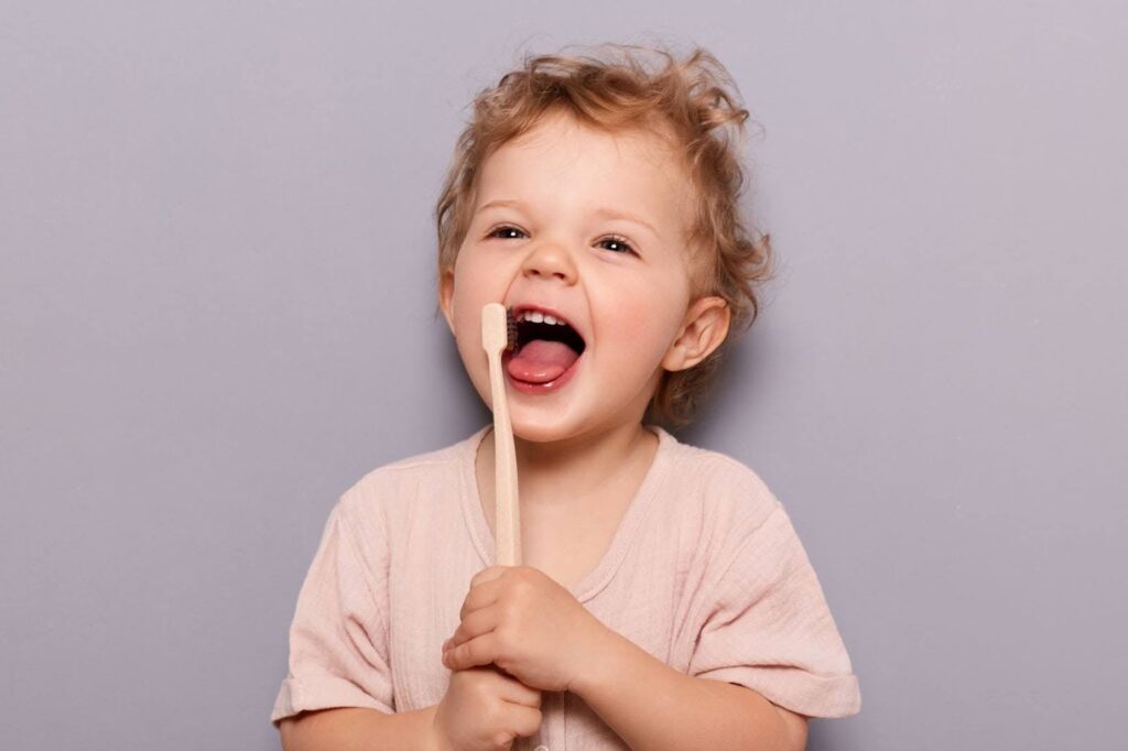 Importance of baby teeth & tooth decay prevention by brushing twice a day